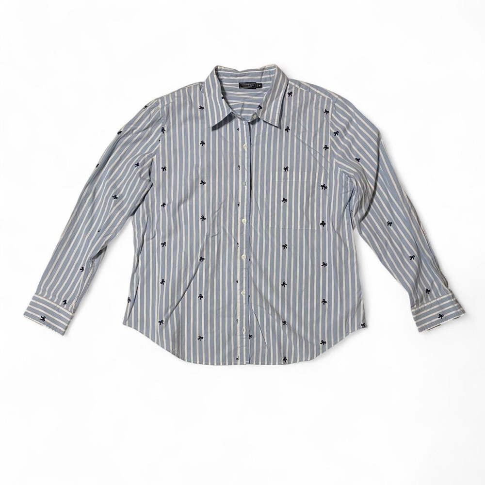 Vineyard Vines Blue and white striped button-up shirt with bows